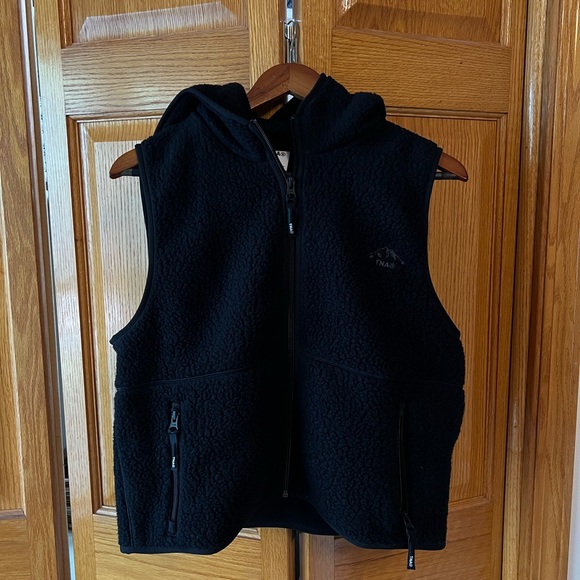 Aritzia TNA Fleece Hooded Vest - Picture 1 of 3